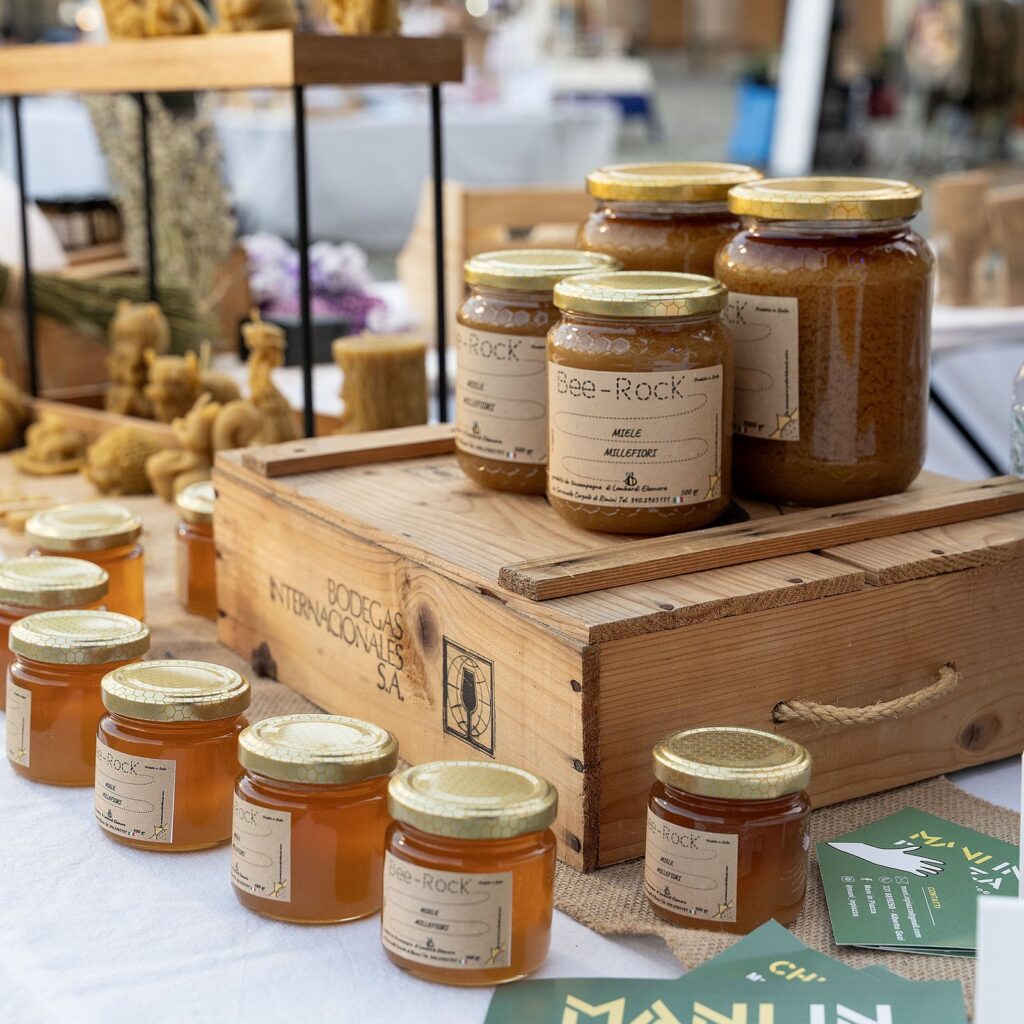 Foto d'archivio del mercato Mani in Piazza a Santarcangelo di Romagna